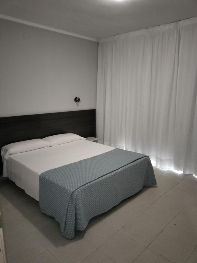 Hostal Tahiti Rs Salou Buitenkant foto