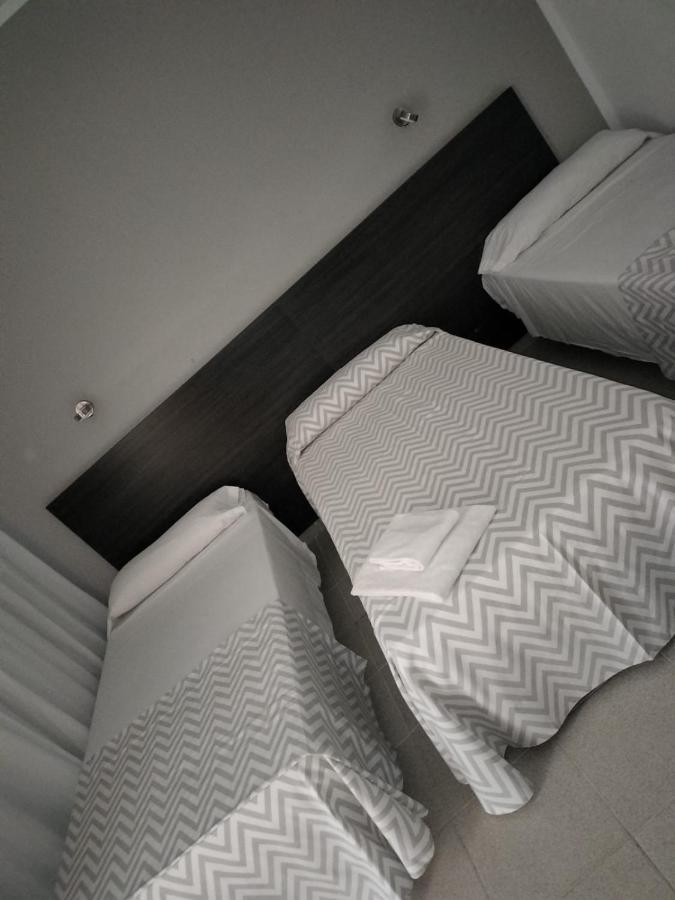 Hostal Tahiti Rs Salou Buitenkant foto