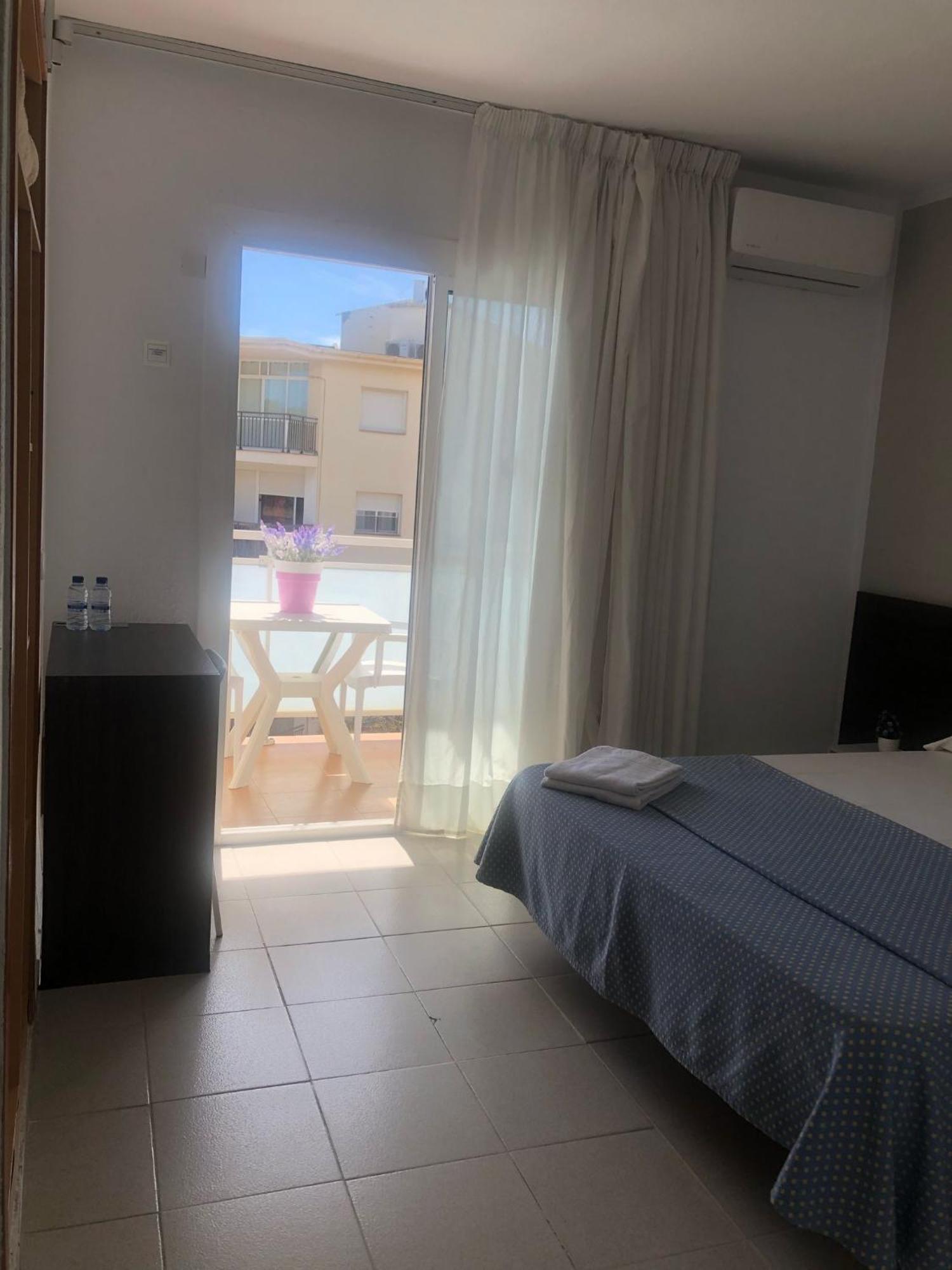 Hostal Tahiti Rs Salou Buitenkant foto