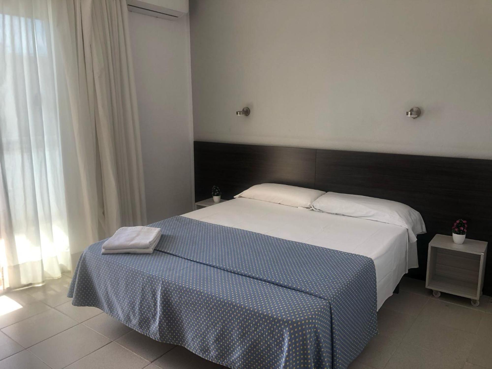 Hostal Tahiti Rs Salou Buitenkant foto