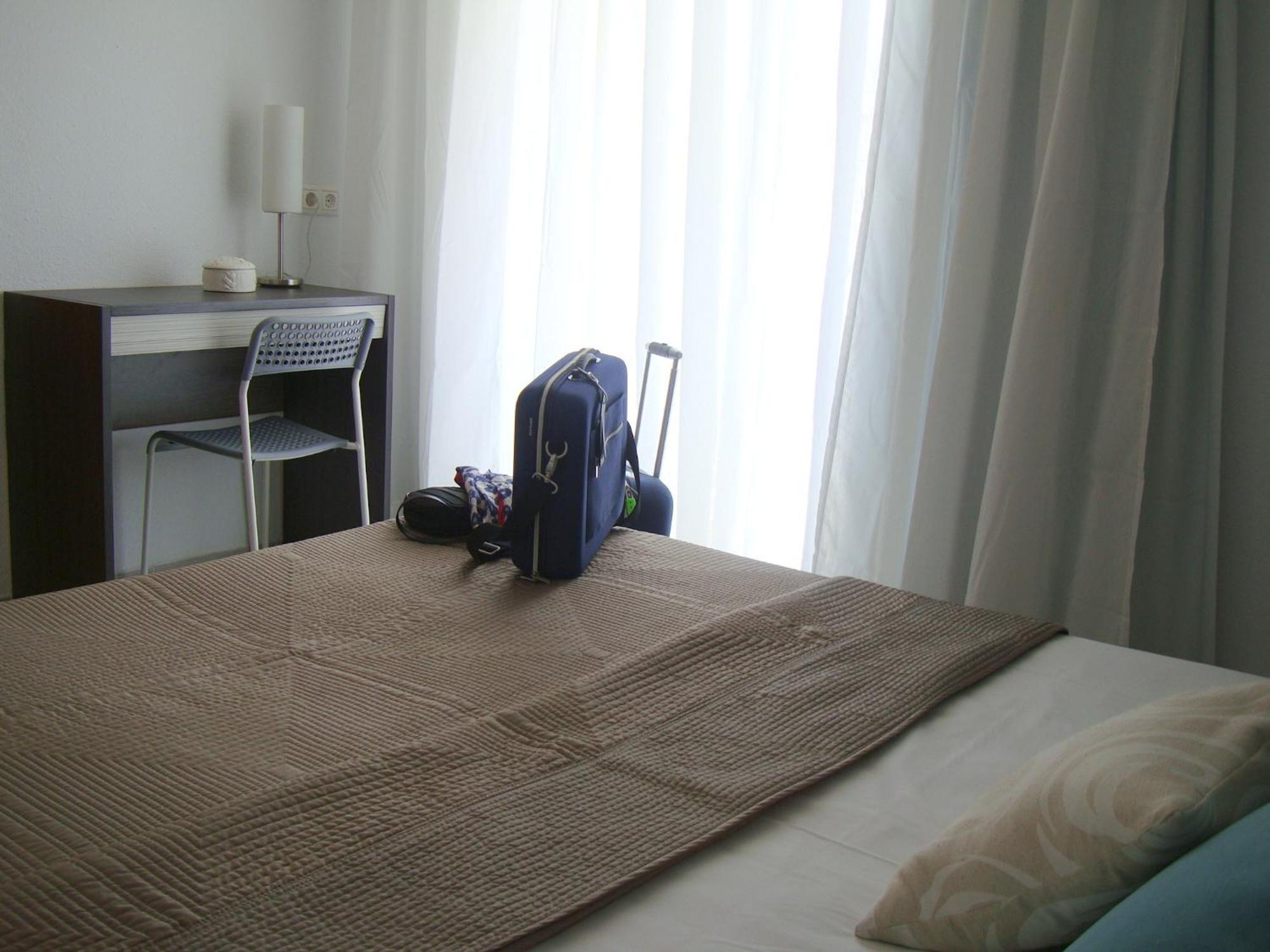 Hostal Tahiti Rs Salou Buitenkant foto