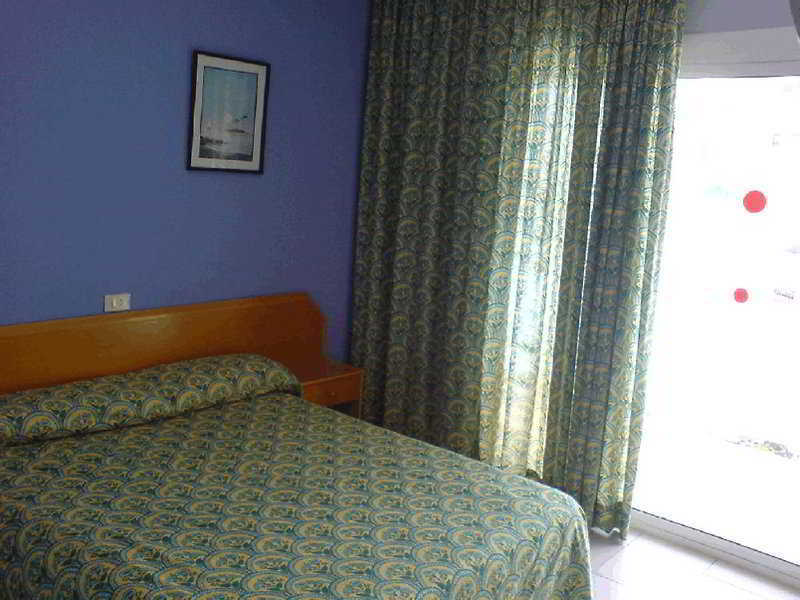 Hostal Tahiti Rs Salou Buitenkant foto
