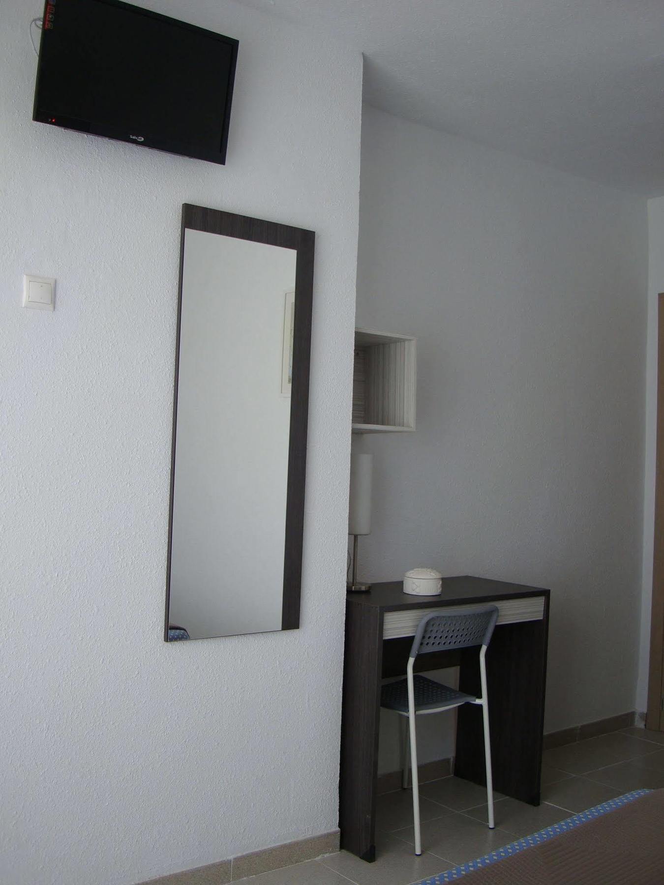 Hostal Tahiti Rs Salou Buitenkant foto