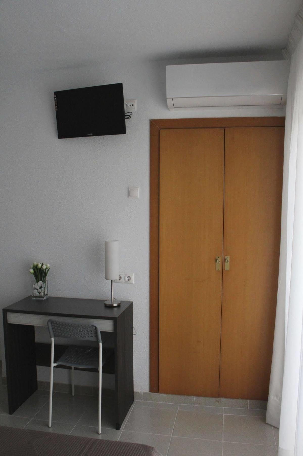 Hostal Tahiti Rs Salou Buitenkant foto
