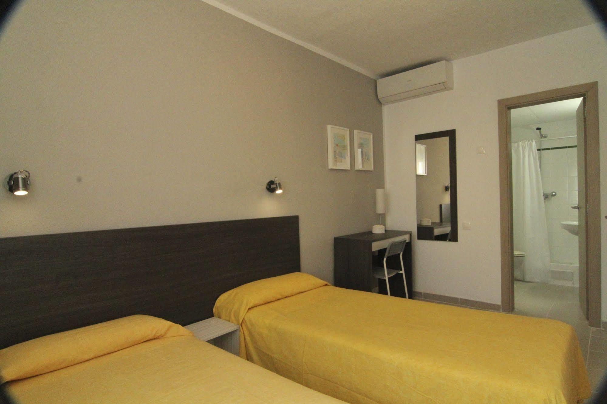 Hostal Tahiti Rs Salou Buitenkant foto