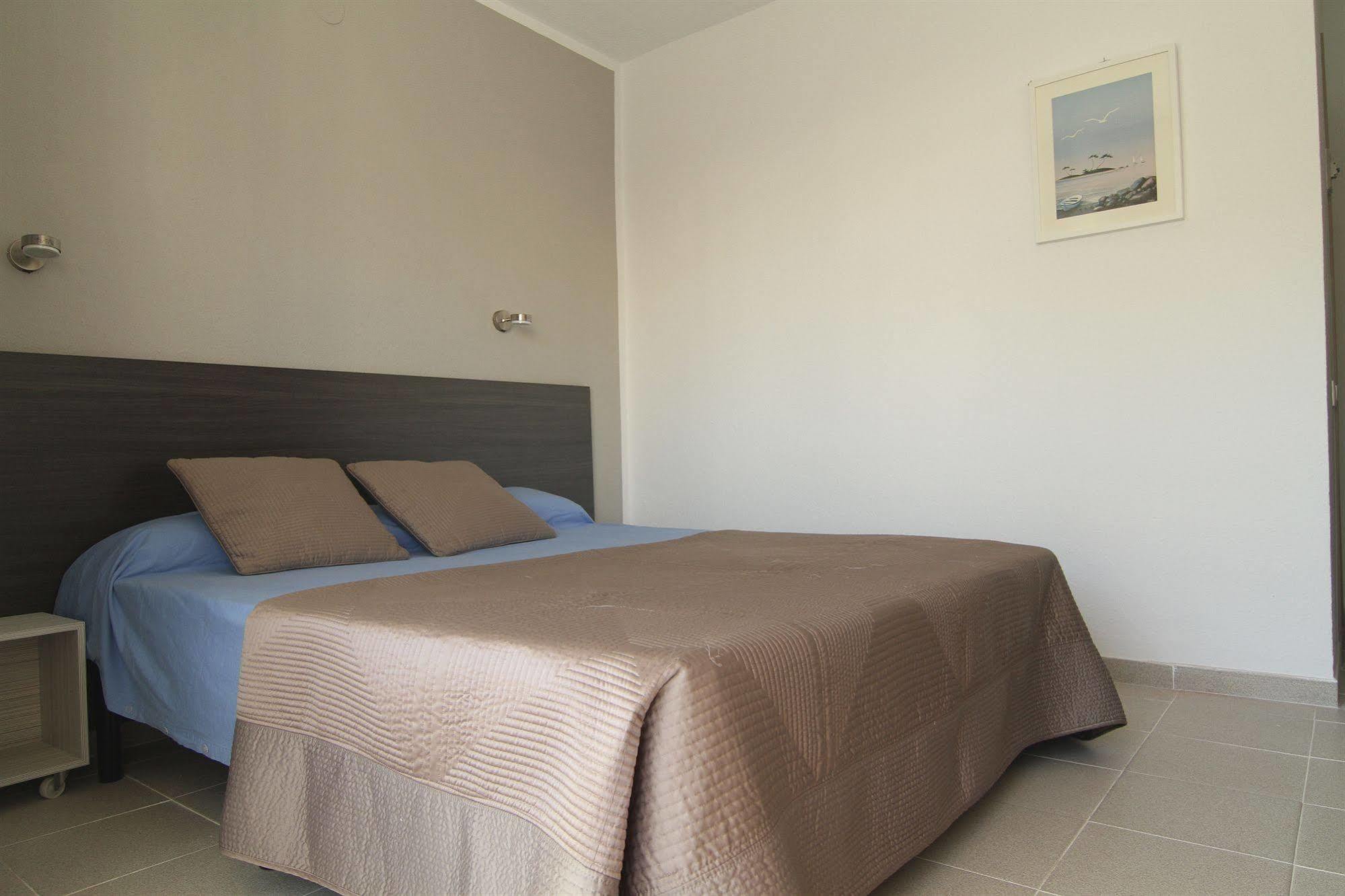 Hostal Tahiti Rs Salou Buitenkant foto