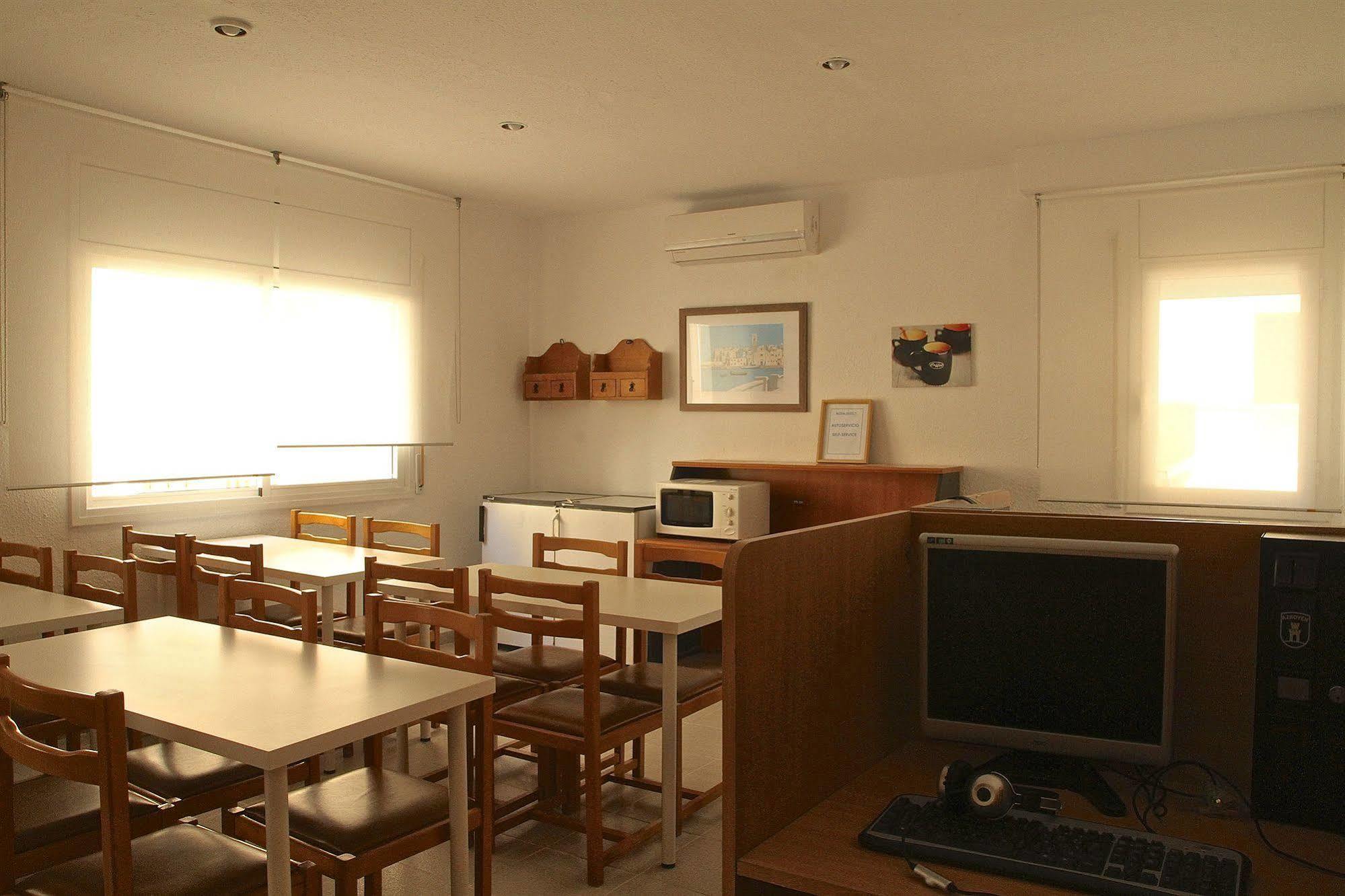 Hostal Tahiti Rs Salou Buitenkant foto