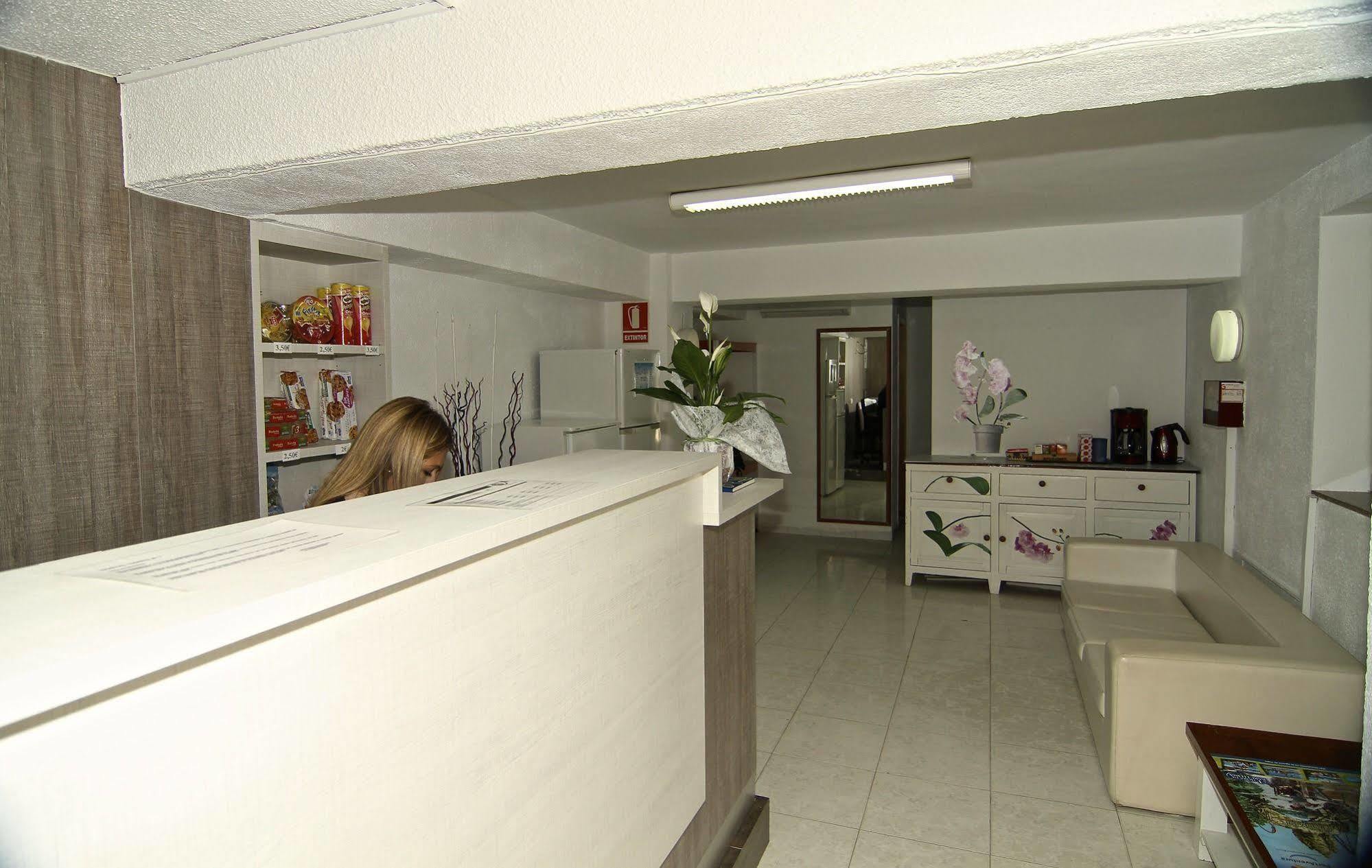 Hostal Tahiti Rs Salou Buitenkant foto