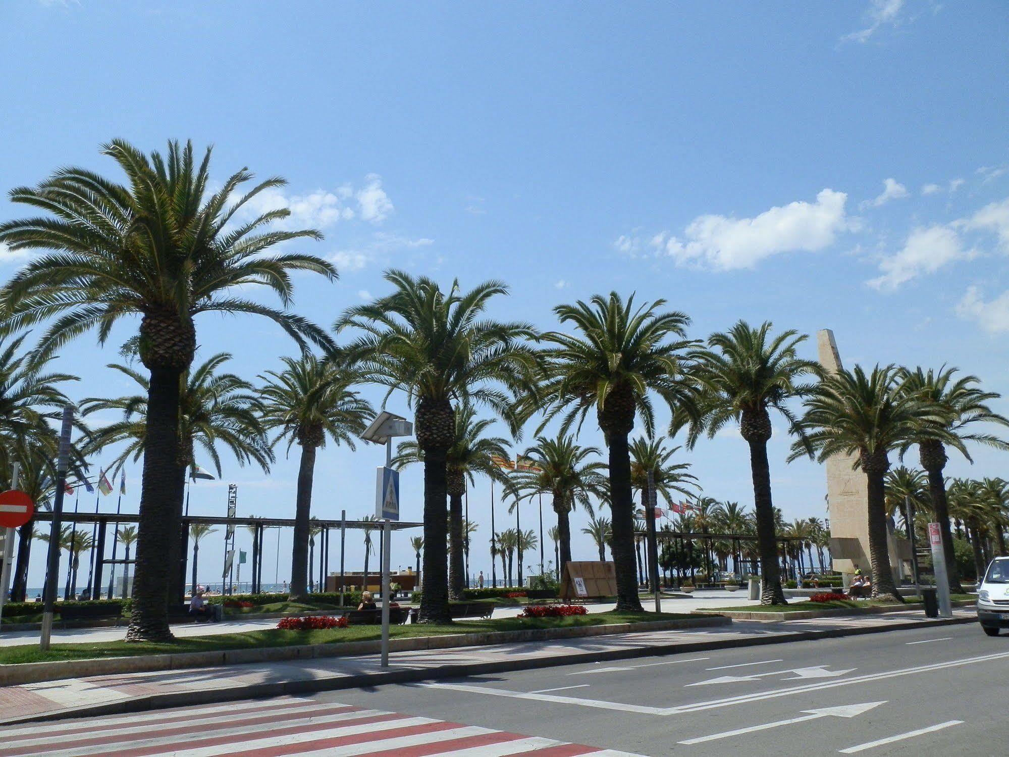Hostal Tahiti Rs Salou Buitenkant foto